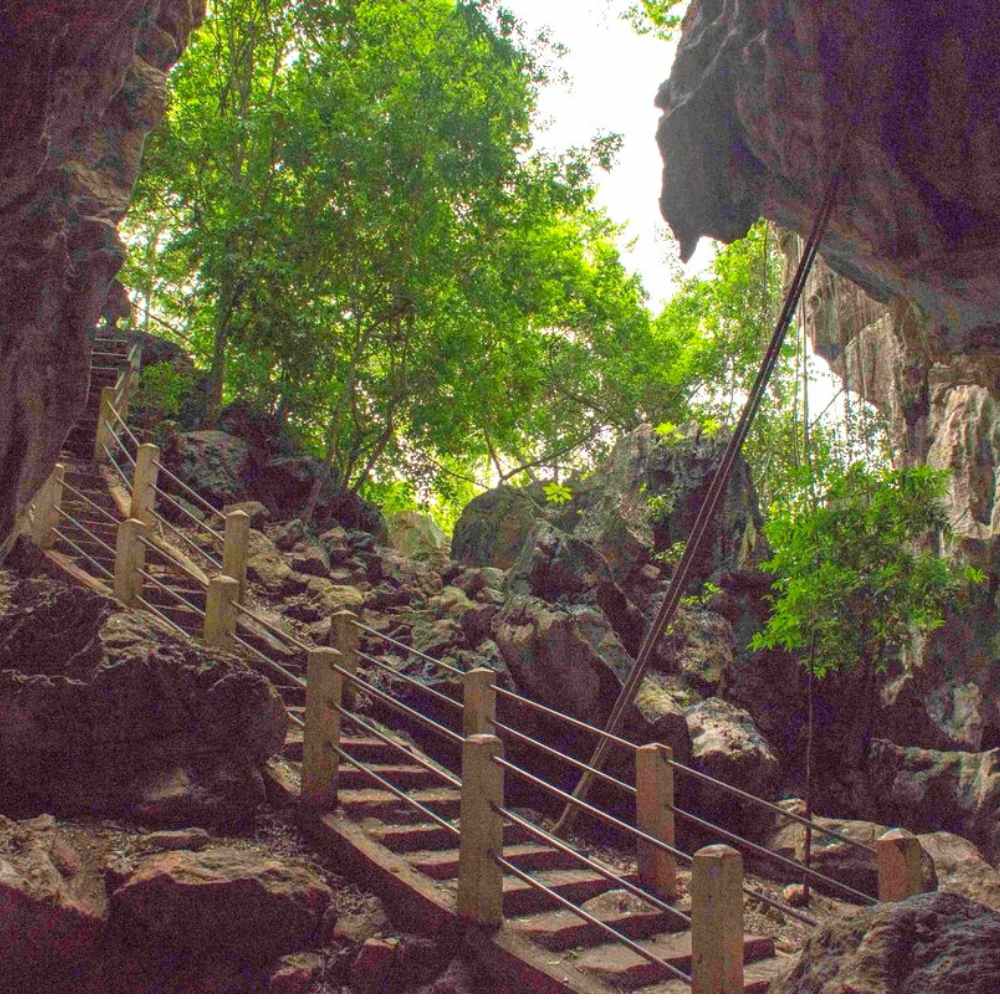 Angkor Wat Highlights and Sunrise Guided Tour