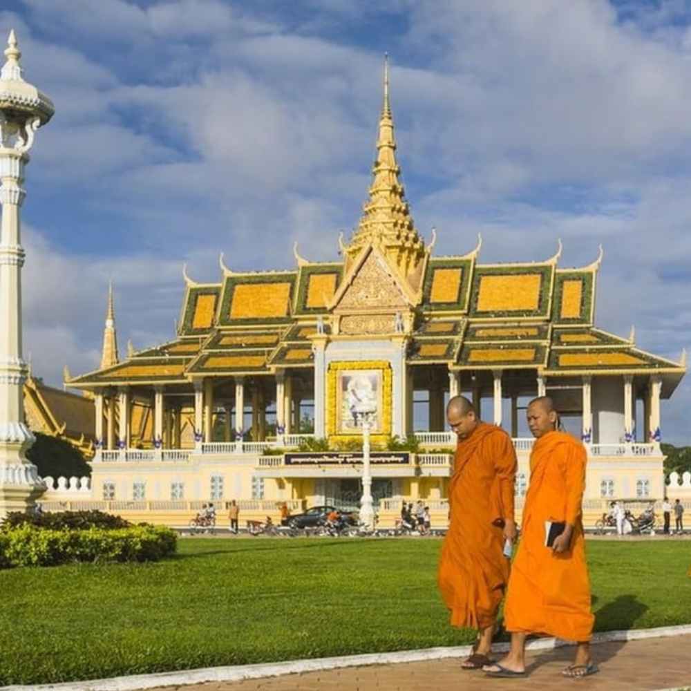 Angkor Wat Highlights and Sunrise Guided Tour